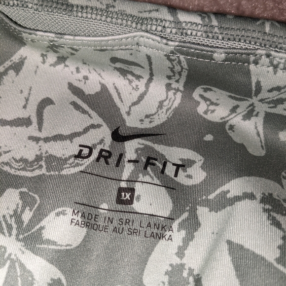 Nwts Women's Nike training dri-fit green butterfly bike shorts - Picture 6 of 16